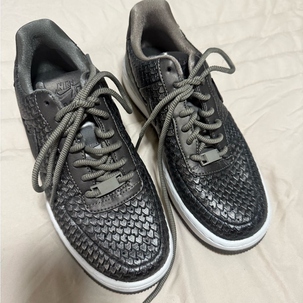Nike Air Force Women's Black and Gray Textured Sneakers